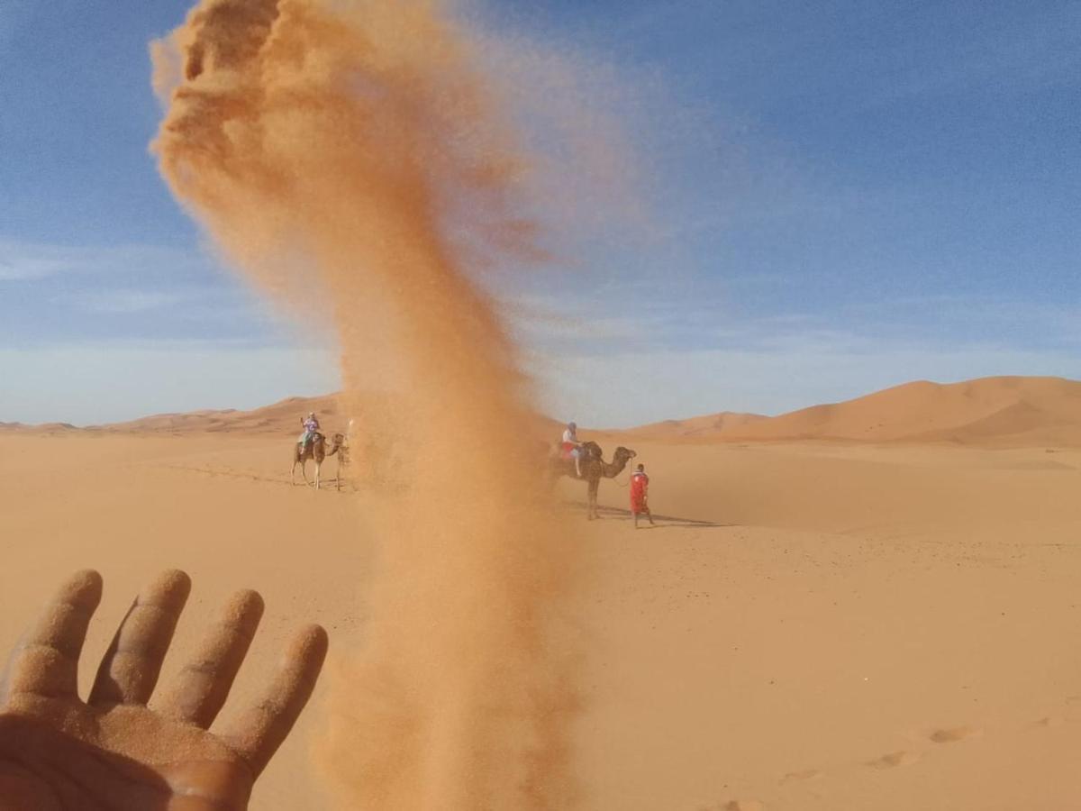 Camp Familia Erg Chebbi Hotel Merzouga Bagian luar foto