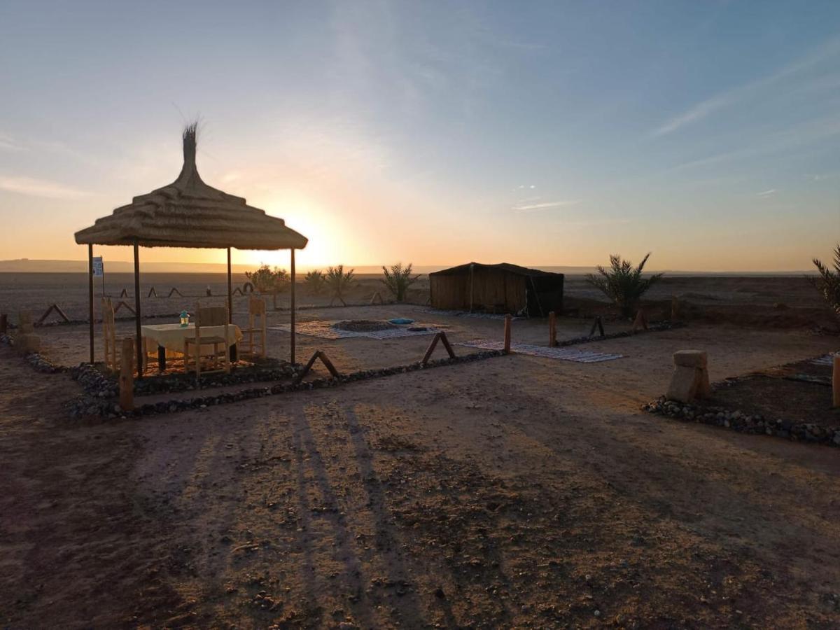 Camp Familia Erg Chebbi Hotel Merzouga Bagian luar foto